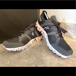 Brand new On Womens Cloudflow size 6 running shoes